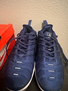 Nike Men’s Navy Blue Athletic Sneakers